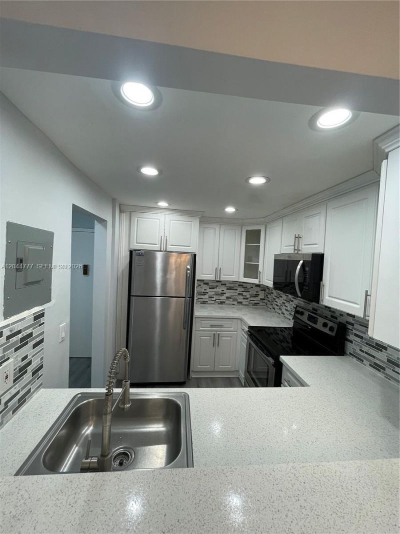 13685 NE 10th Ave, Unit 301, North Miami, FL 33161 Photo