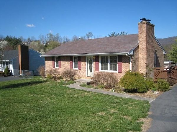 5436 N Garden LN, Roanoke, VA 24019