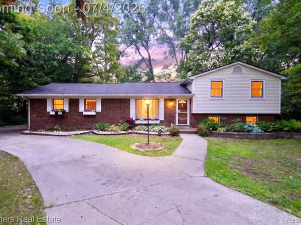 2500 Hubert Road, Genoa Twp, MI 48114