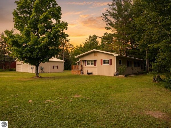1111 Taxiway Ida, Lake City, MI 49651