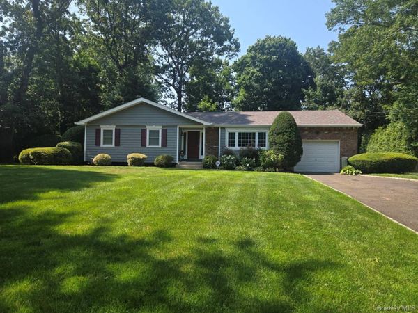 10 Udell Way , East Northport, NY 11731