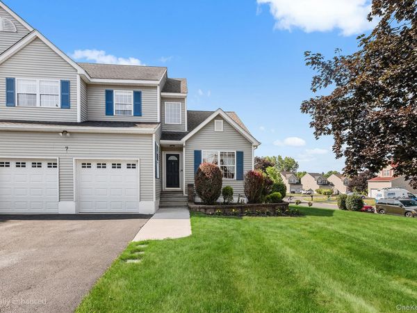 7 Woodfield Drive, Washingtonville, NY 10992