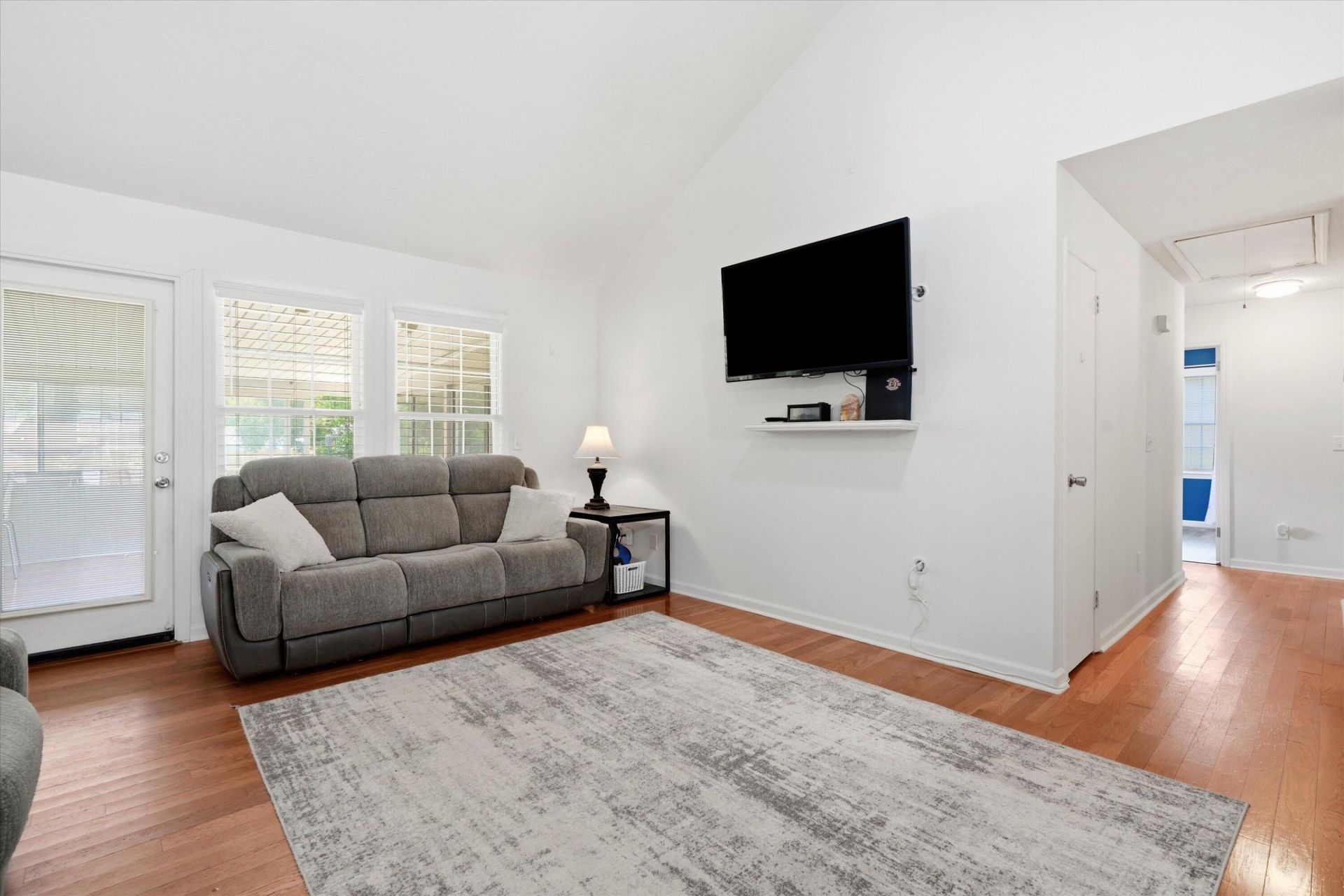 118 Milton Drive Photo 10