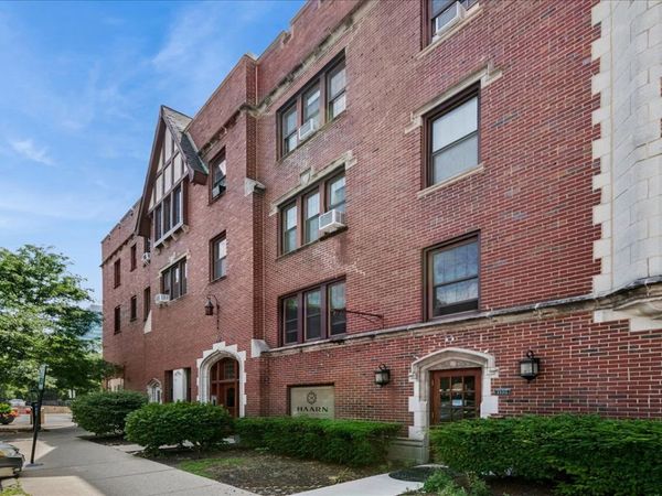 1103 Holly Court , Unit 206, Oak Park, IL 60301