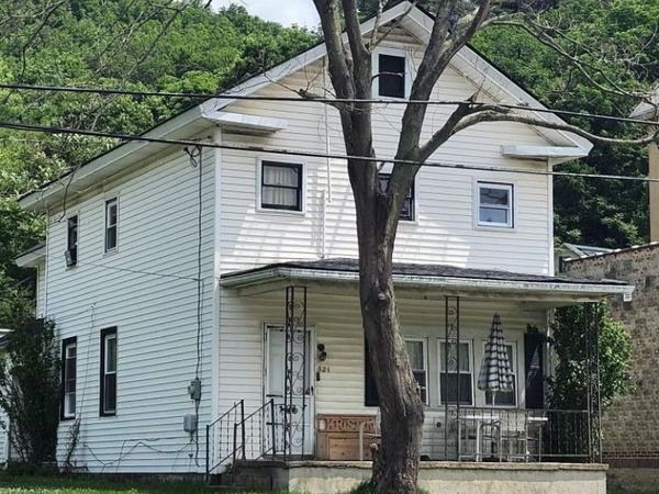 321 E Poplar Street, Nanticoke, PA 18634