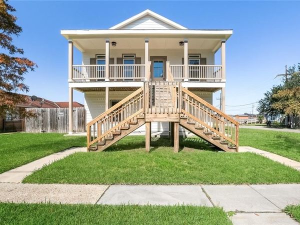 2220 FENELON Street , Chalmette, LA 70043