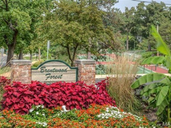1690 E Swan Circle , St Louis, MO 63144