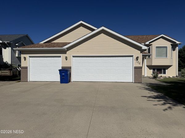 1706 NORTHRIDGE DRIVE E, Watertown, SD 57201