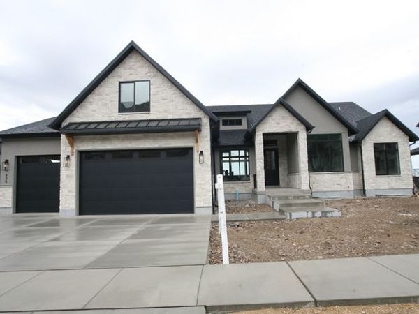 635 E MOUNTAIN RD N, North Ogden, UT 84414