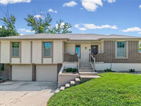 1008 SW 23rd Street, Blue Springs, MO 64015
