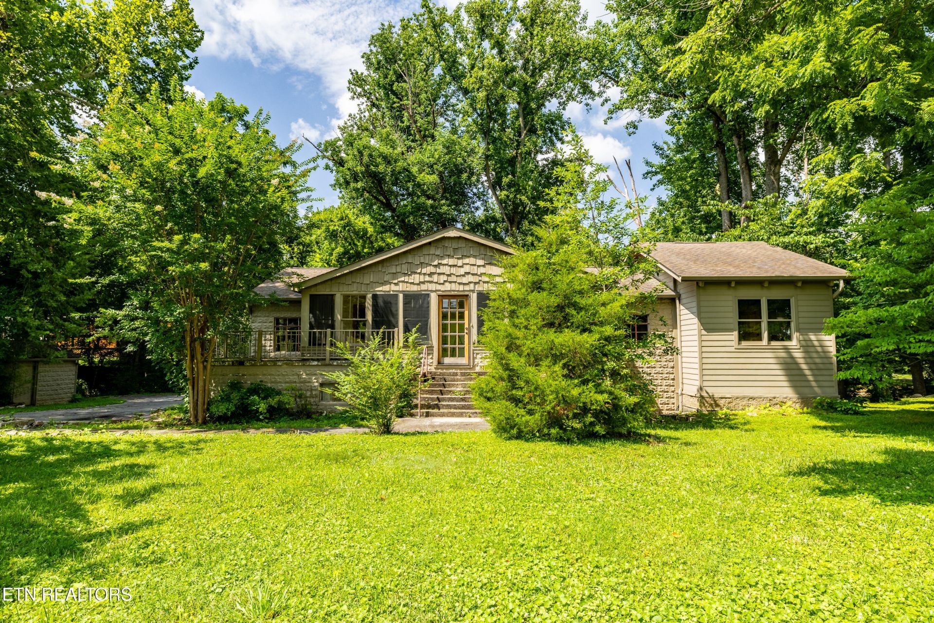 8229 E Lamar Alexander Parkway Pkwy, Townsend, TN 37882 Main Photo
