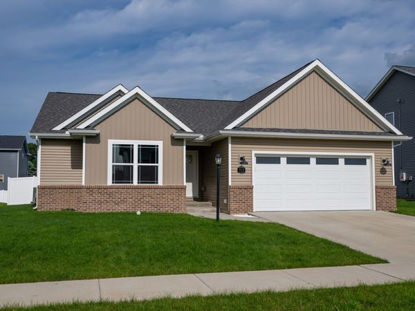 712 Cates Drive , Mahomet, IL 61853