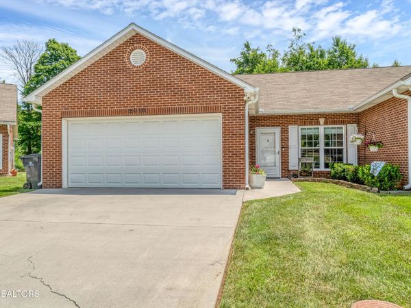 2010 Misty Glen Lane , Knoxville, TN 37909