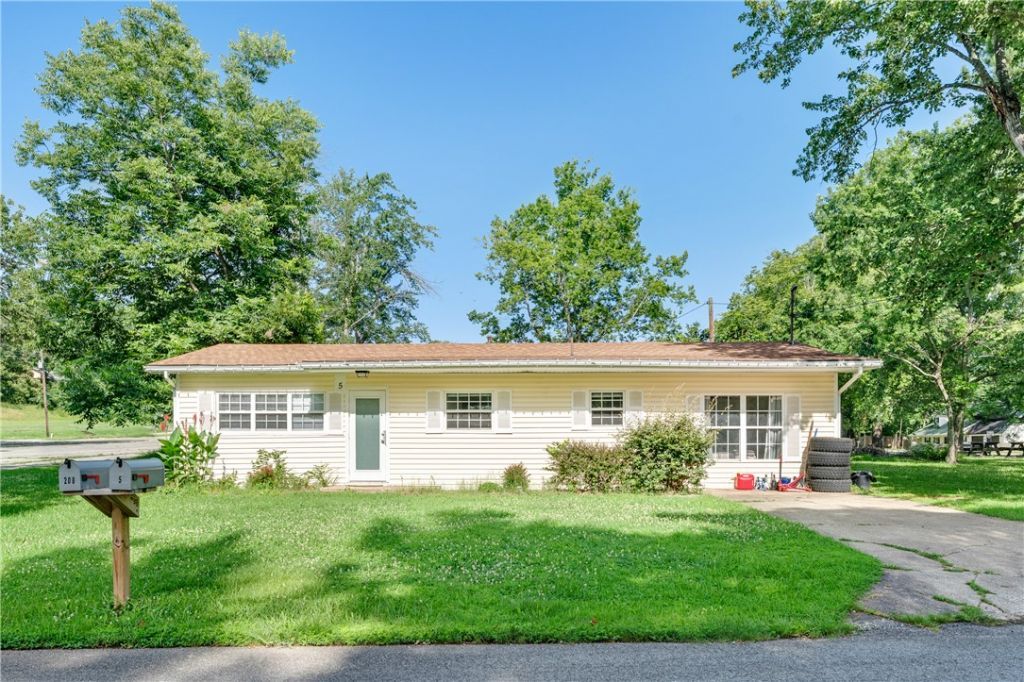 5 S Pollard Avenue, Fayetteville, AR 72701 Main Photo