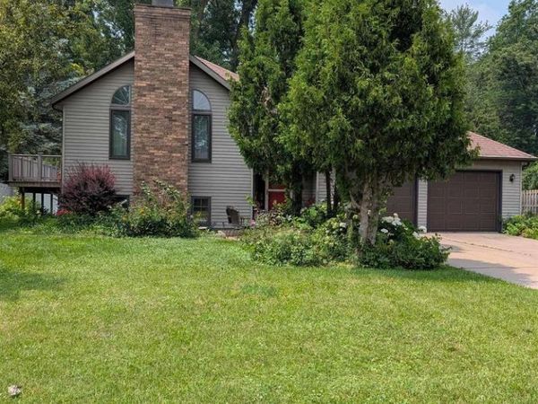 2050 HILLTOP DRIVE, Ashwaubenon, WI 54313