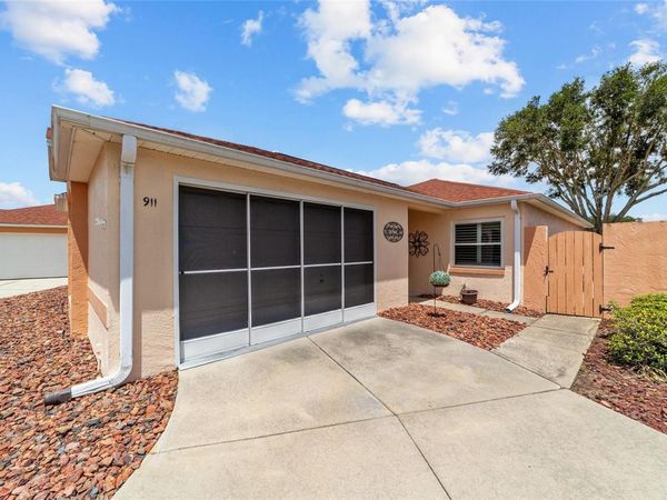 911 MEDIRA DRIVE, LADY LAKE, FL 32159