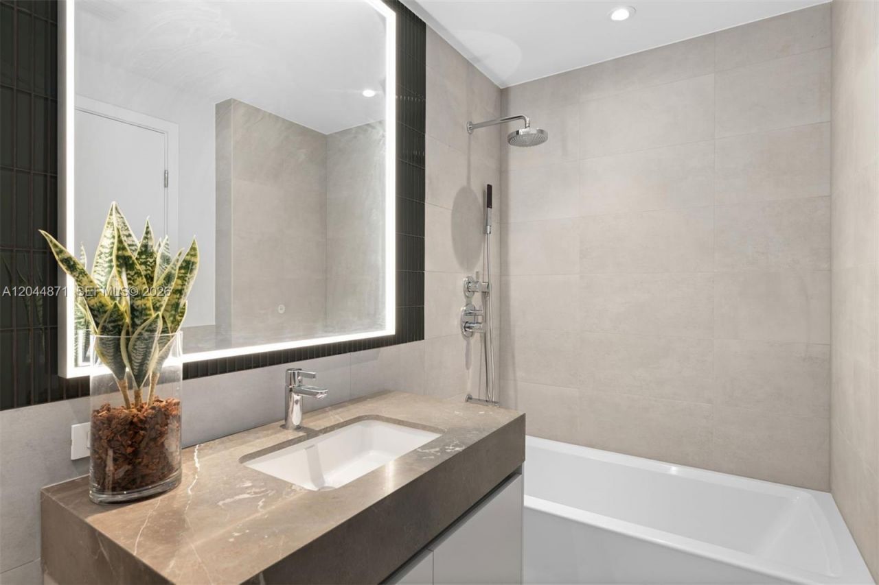 501 West Ave , Unit 4102, Miami Beach, FL 33139 Photo