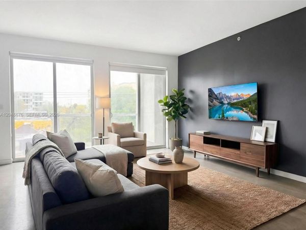 769 NW 1st St , Unit 301, Miami, FL 33128