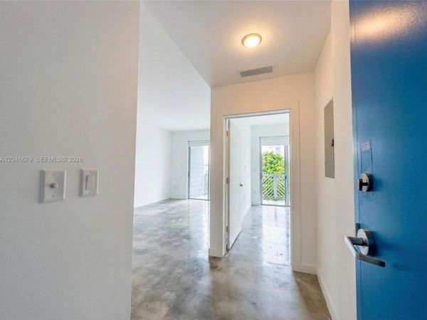 761 NW 1st St , Unit 302, Miami, FL 33128