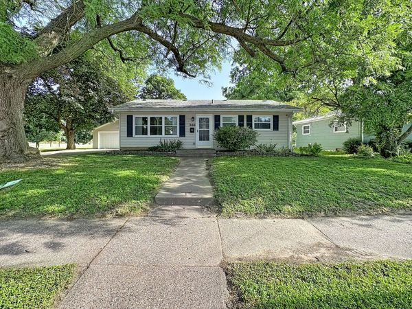 346 W 32nd Street , Davenport, IA 52803