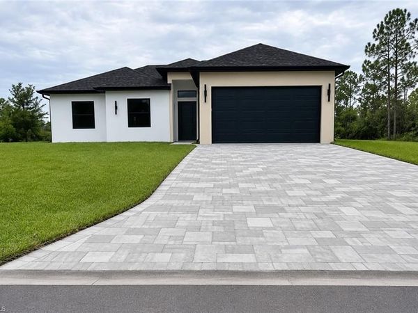 1211 McKinley AVE , LEHIGH ACRES, FL 33972