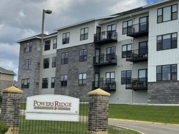 1321 Lake Drive W, Unit 320, Chanhassen, MN 55317