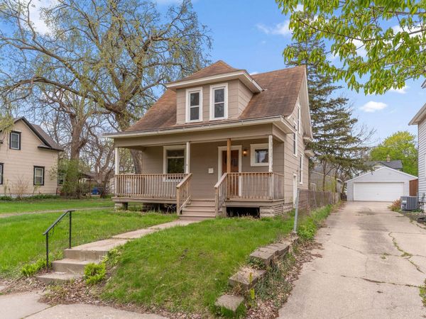 1302 Hewitt Avenue, Saint Paul, MN 55104
