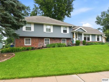 1105 Hackney Drive, Papillion, NE 68046