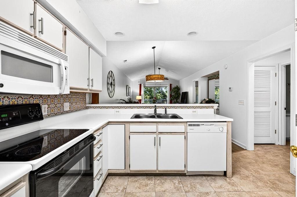 366 Pinehurst Ln. Photo 10