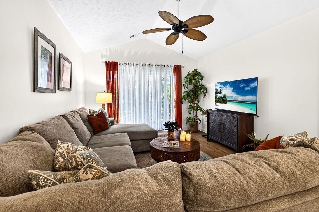 366 Pinehurst Ln. Photo 14
