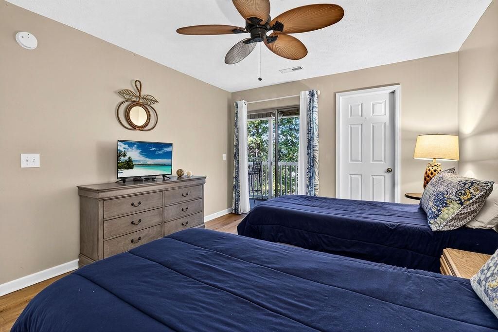 366 Pinehurst Ln. Photo 22