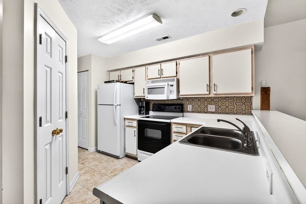 366 Pinehurst Ln. Photo 7
