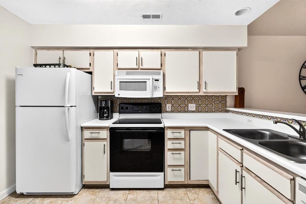 366 Pinehurst Ln. Photo 9