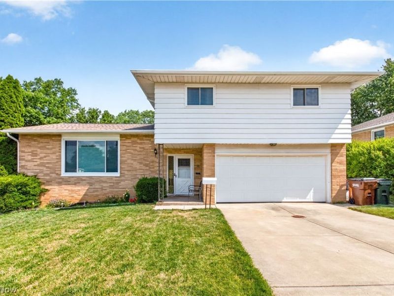 5040 Sandy Hook Drive, Parma, OH 44134 Photo 2