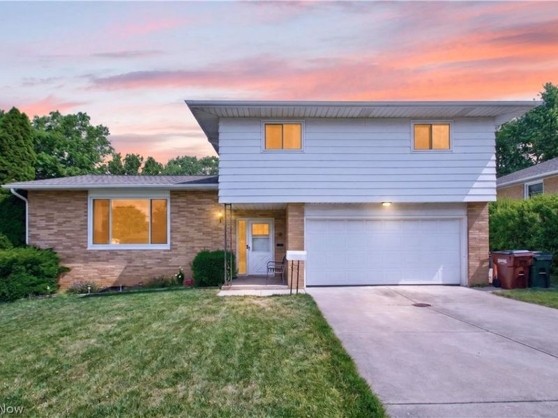 5040 Sandy Hook Drive, Parma, OH 44134 Photo 3