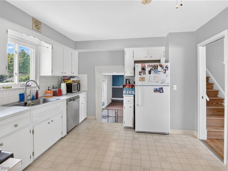 5040 Sandy Hook Drive, Parma, OH 44134 Photo 5