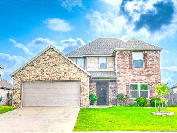 806 SW Caprington Street , Bentonville, AR 72712