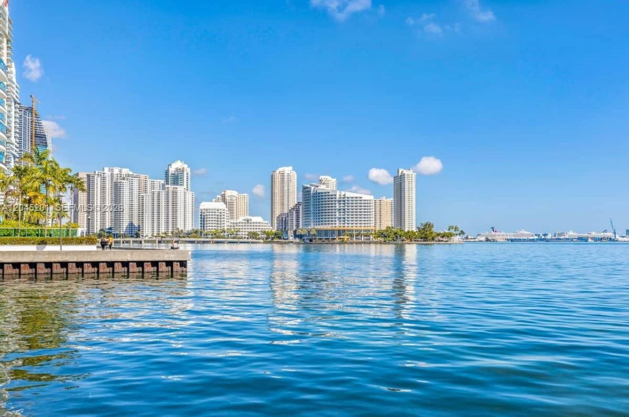 1300 Brickell Bay Dr, Unit 2713, Miami, FL 33131 Photo
