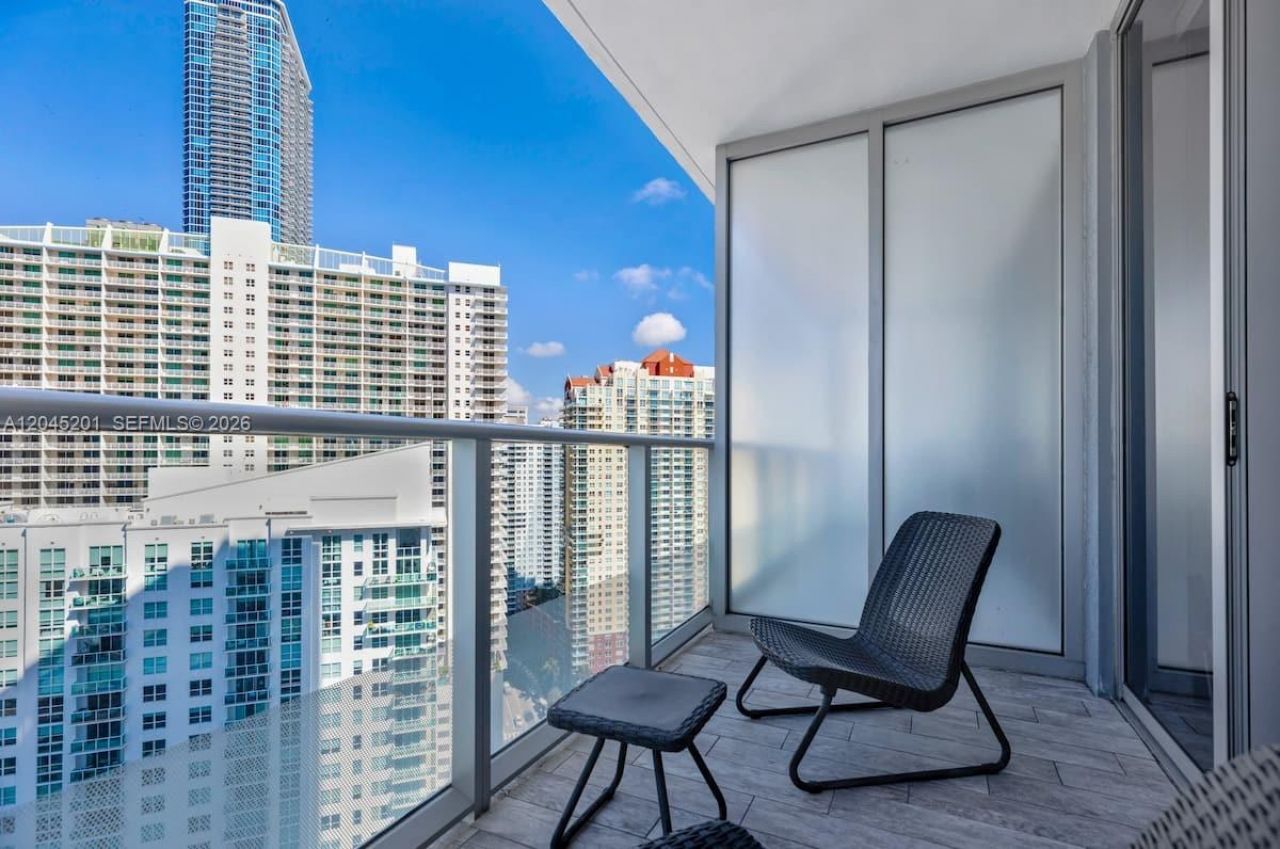 1300 Brickell Bay Dr, Unit 2713, Miami, FL 33131 Photo