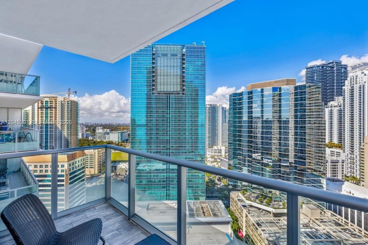 1300 Brickell Bay Dr, Unit 2713, Miami, FL 33131 Photo