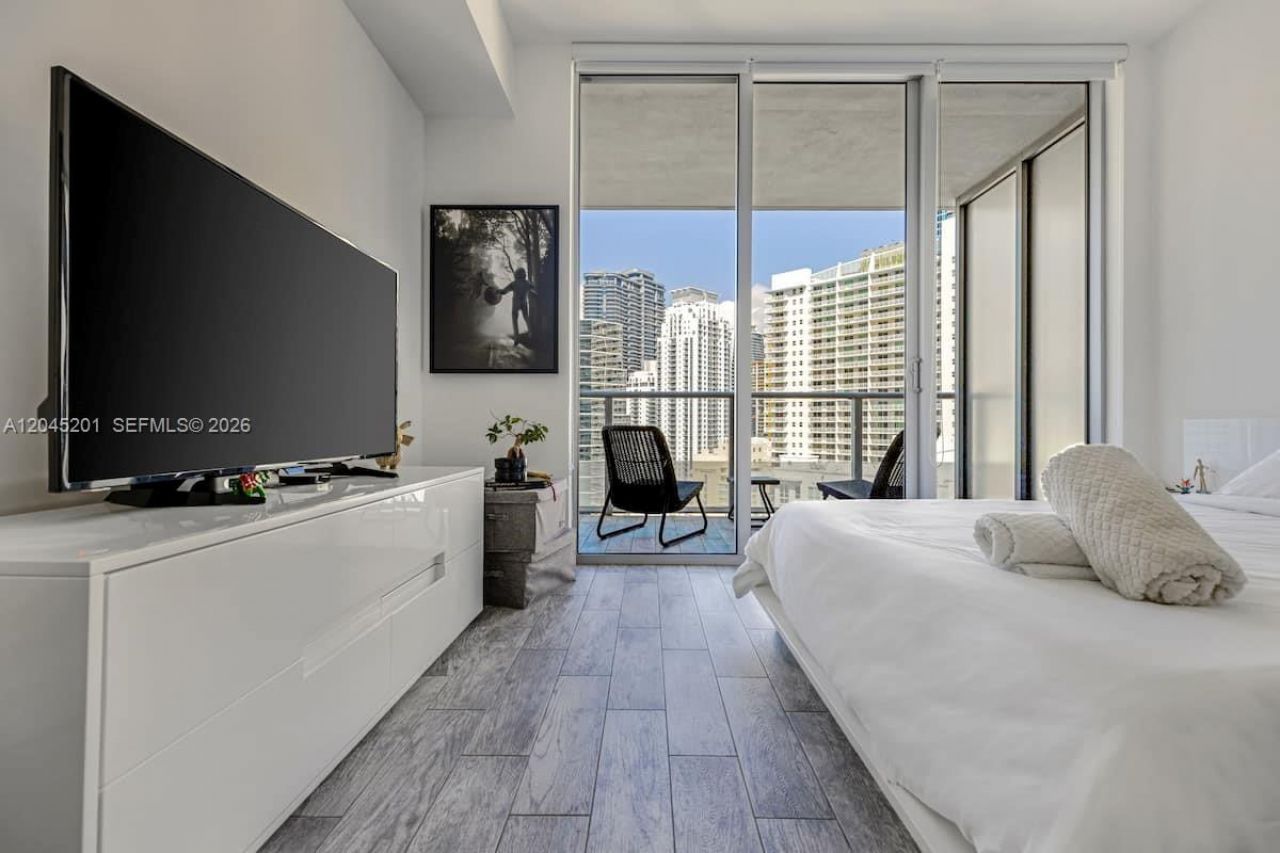 1300 Brickell Bay Dr, Unit 2713, Miami, FL 33131 Photo