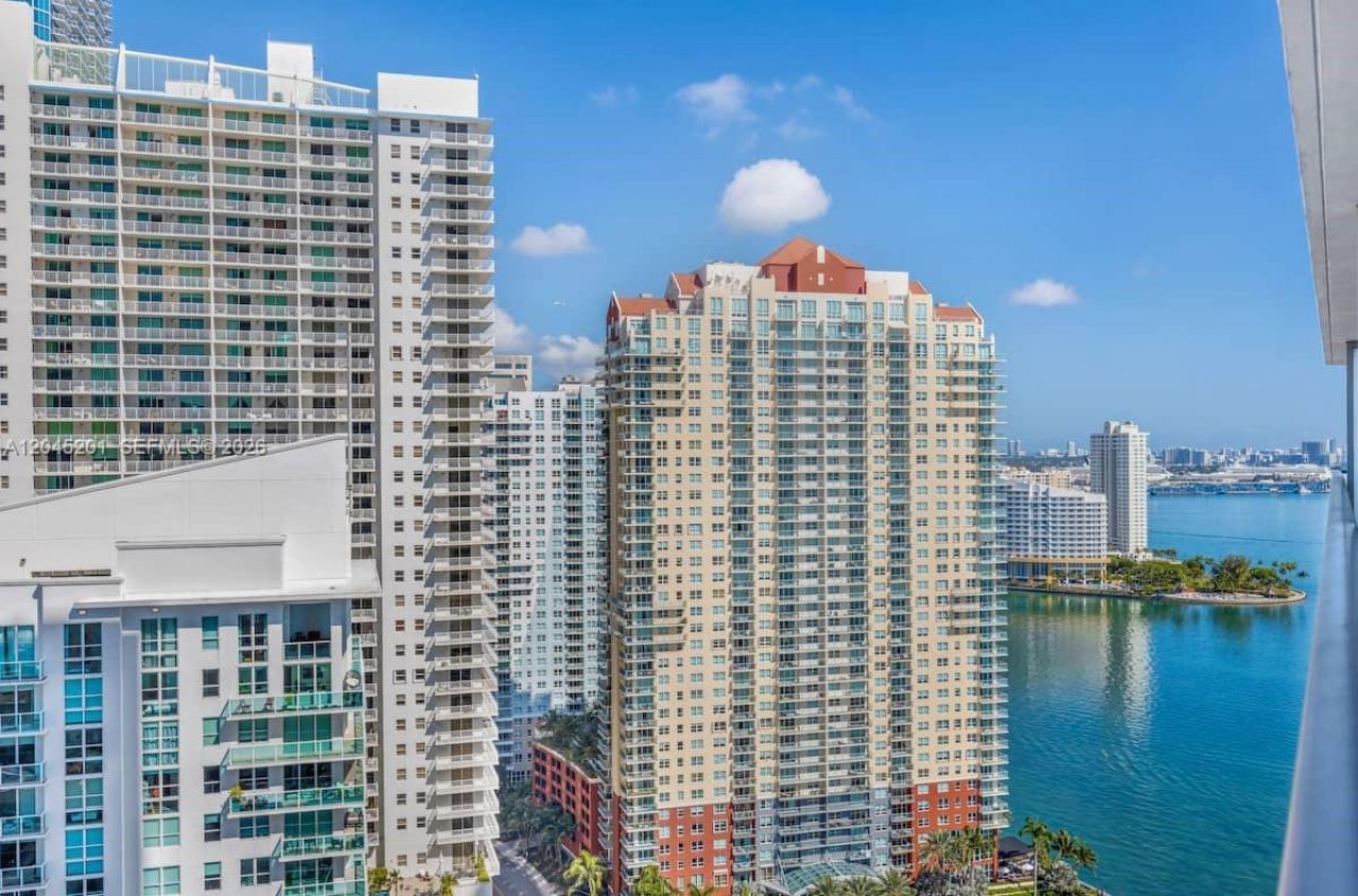 1300 Brickell Bay Dr, Unit 2713, Miami, FL 33131 Photo