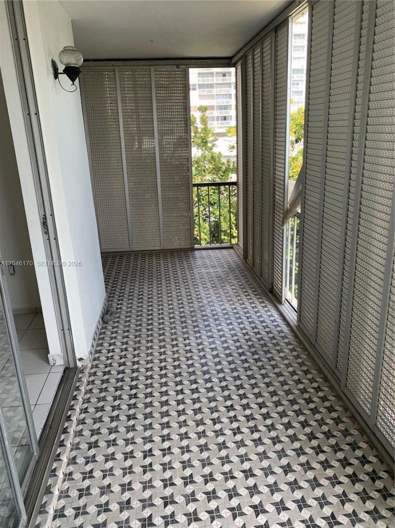 2861 Leonard Dr , Unit F301, Aventura, FL 33160 Photo
