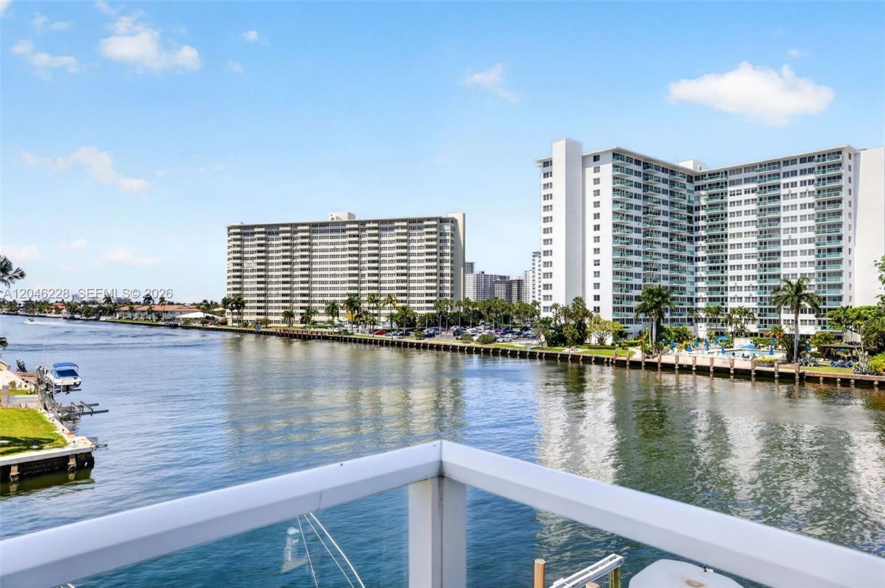 2895 NE 33rd Ct, Unit 3A, Fort Lauderdale, FL 33306 Photo