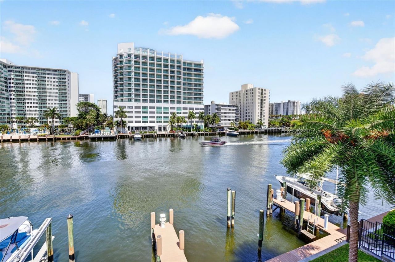 2895 NE 33rd Ct, Unit 3A, Fort Lauderdale, FL 33306 Photo