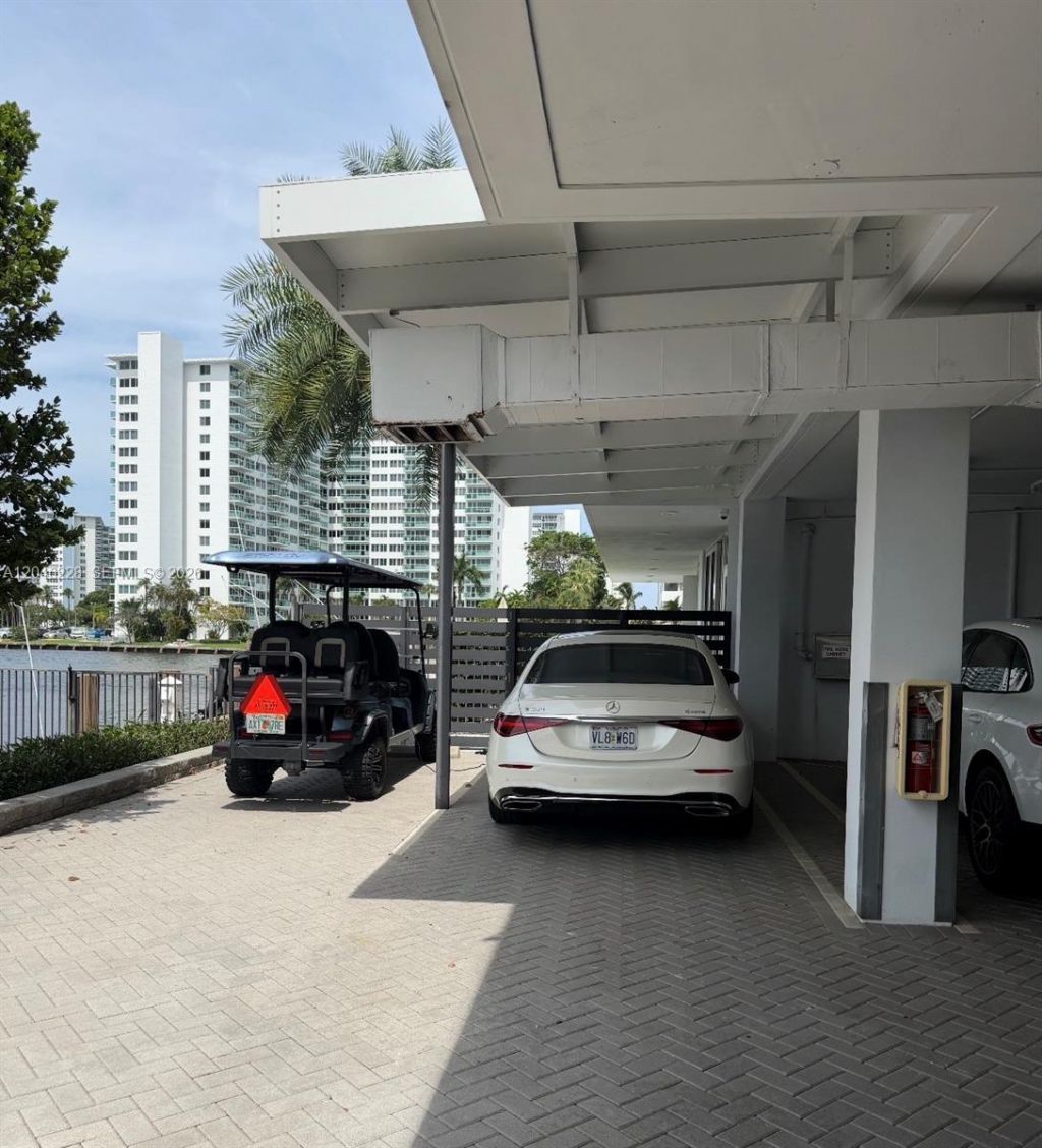 2895 NE 33rd Ct, Unit 3A, Fort Lauderdale, FL 33306 Photo