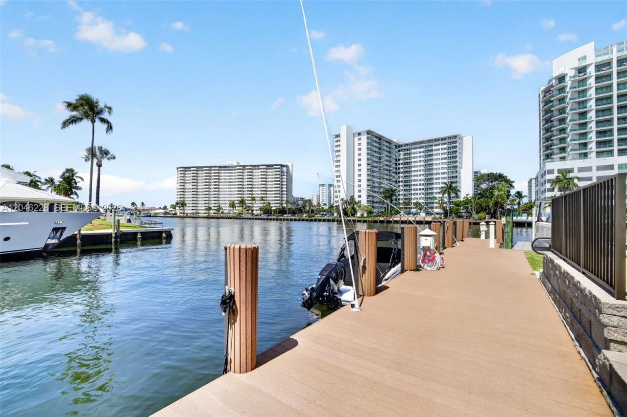 2895 NE 33rd Ct, Unit 3A, Fort Lauderdale, FL 33306 Photo