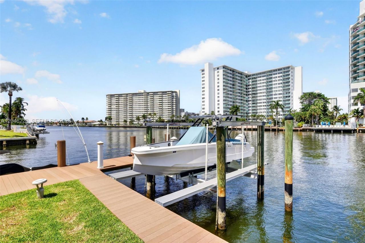 2895 NE 33rd Ct, Unit 3A, Fort Lauderdale, FL 33306 Photo