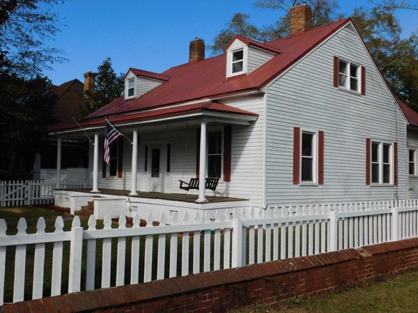 324 E Church Street , Laurinburg, NC 28352