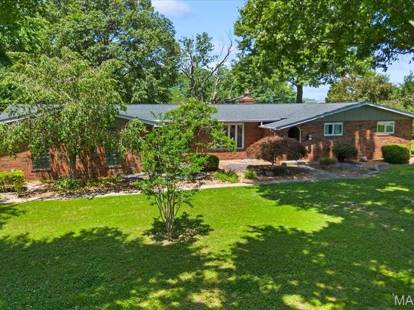 1 Tanbark Drive, New Baden, IL 62265